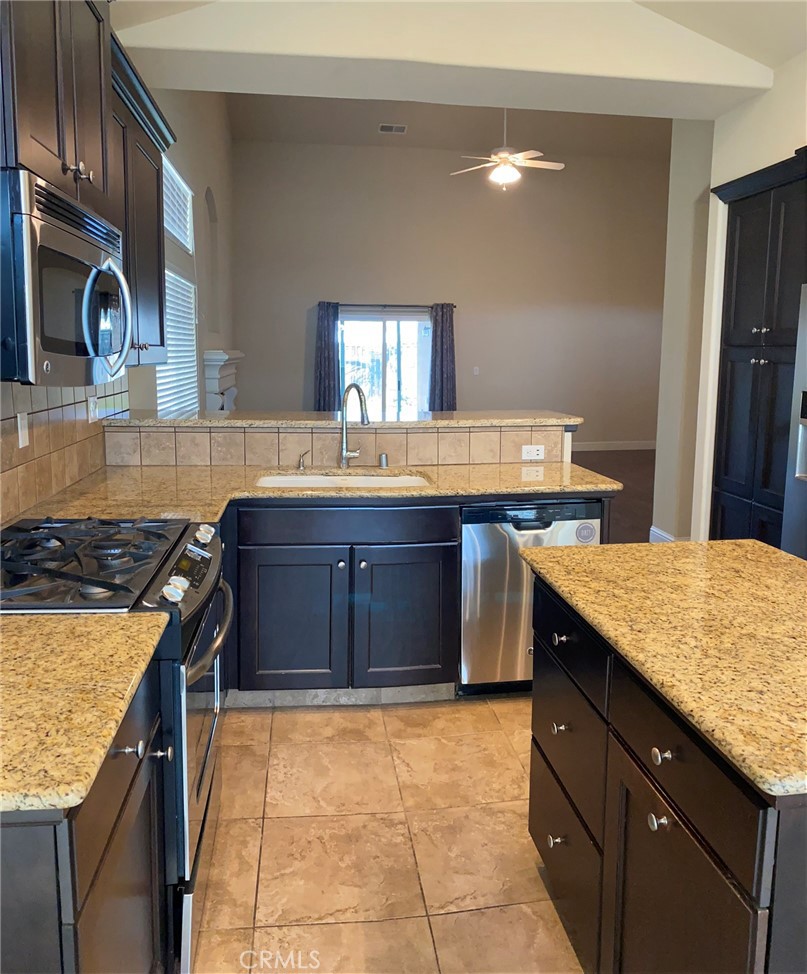 7911 N Fine, Fresno, CA 93720