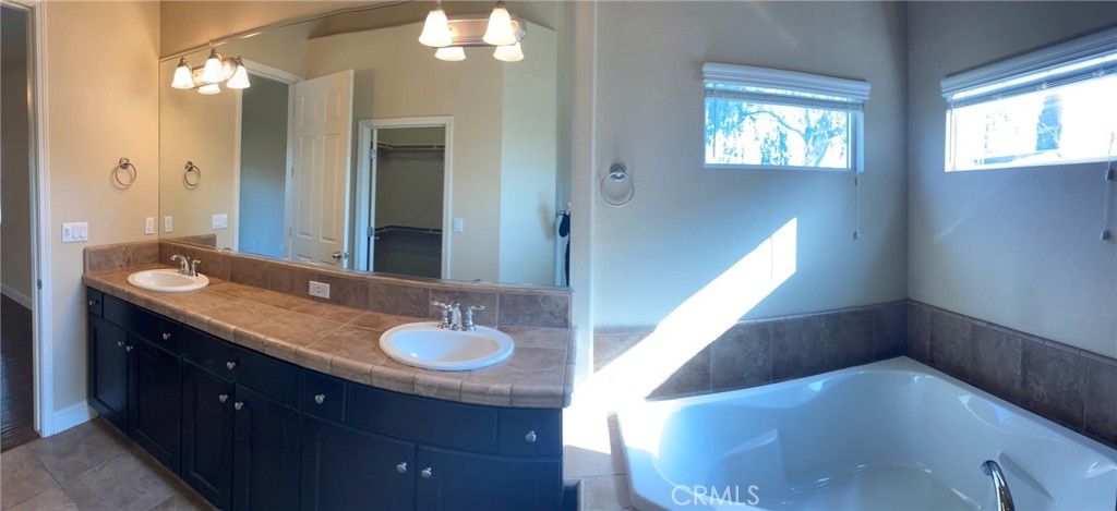 7911 N Fine, Fresno, CA 93720