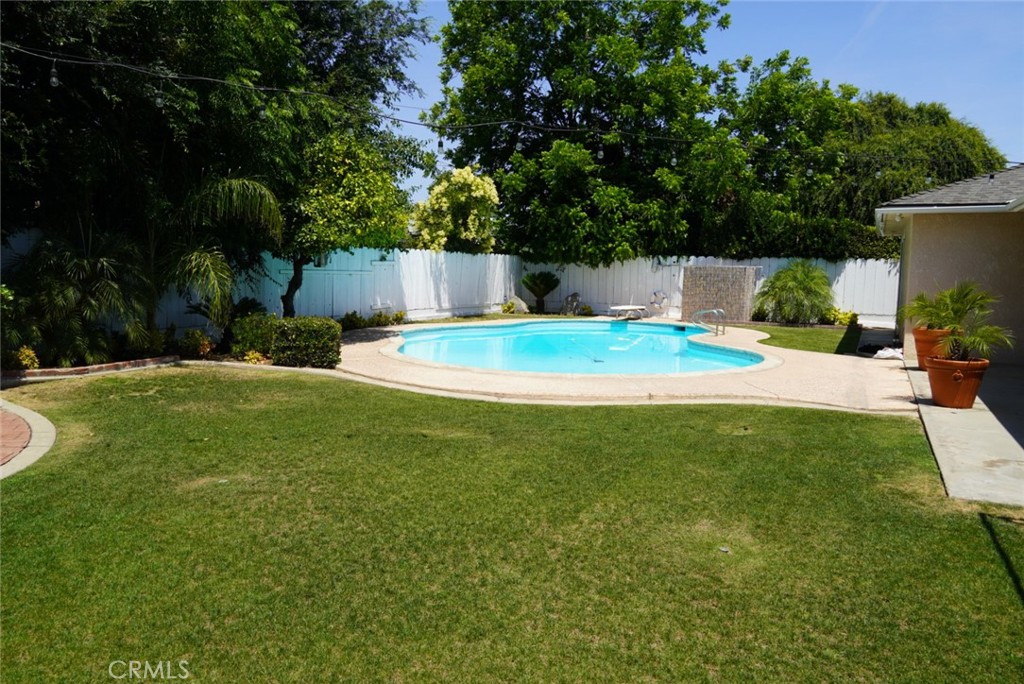 6281 N 9th, Fresno, CA 93710