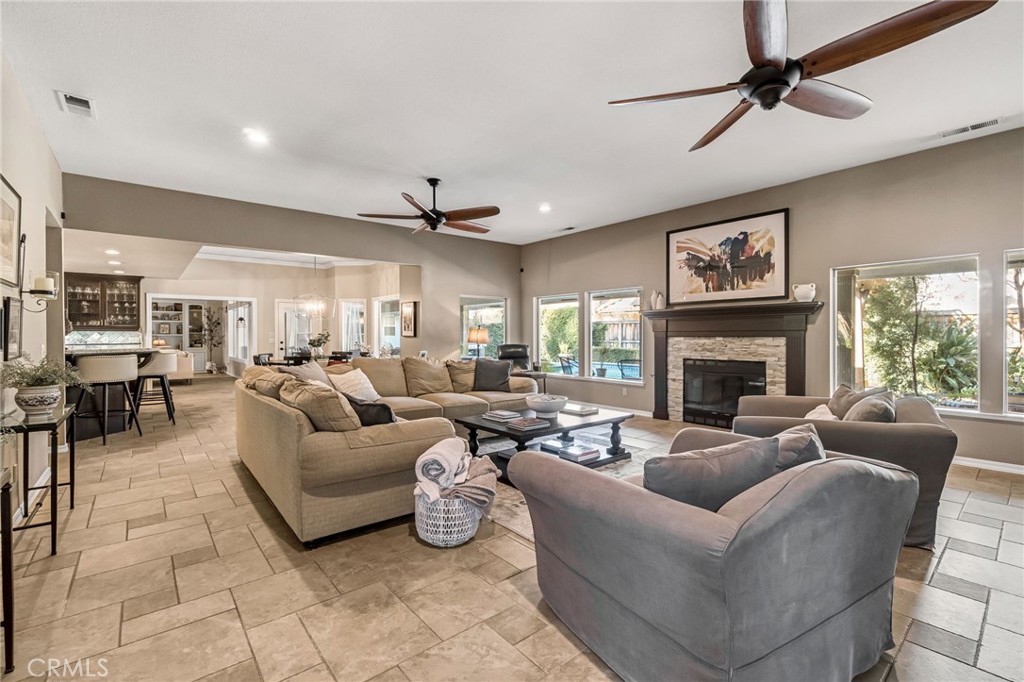 906 E Sutton, Fresno, CA 93720