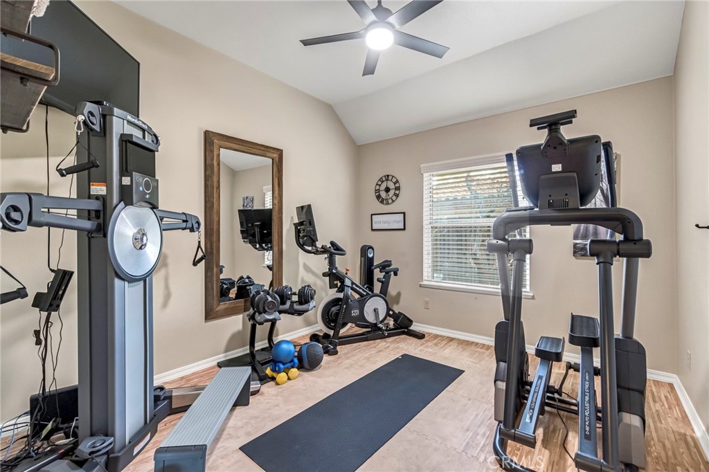 906 E Sutton, Fresno, CA 93720