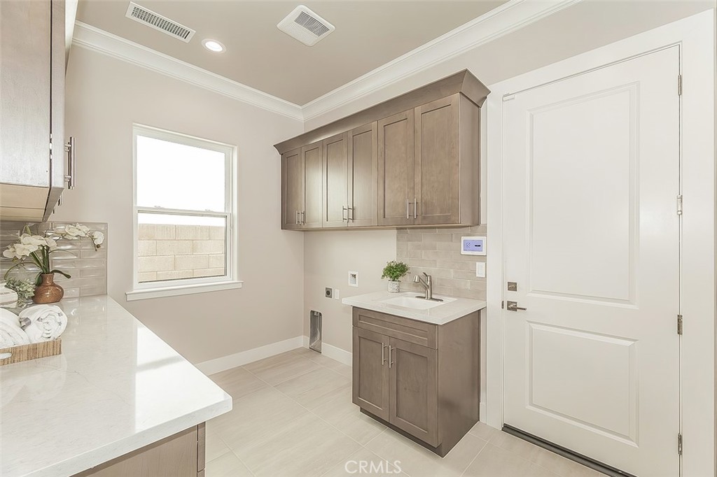 11421 N Live Oak Dr, Fresno, CA 93730