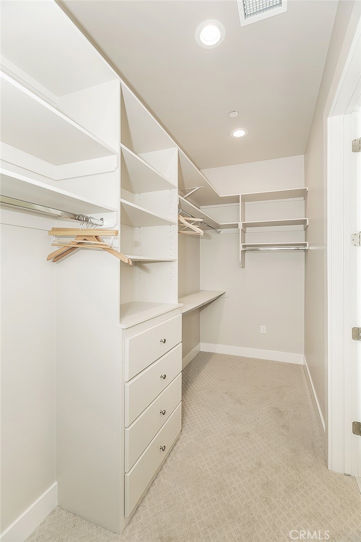 11421 N Live Oak Dr, Fresno, CA 93730