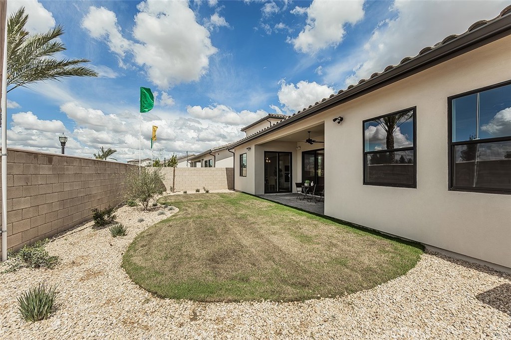 11421 N Live Oak Dr, Fresno, CA 93730