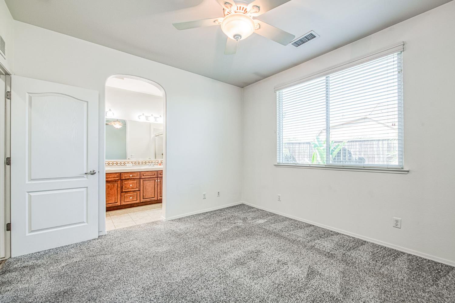 3623 W Black Walnut Ln, Fresno, CA 93711