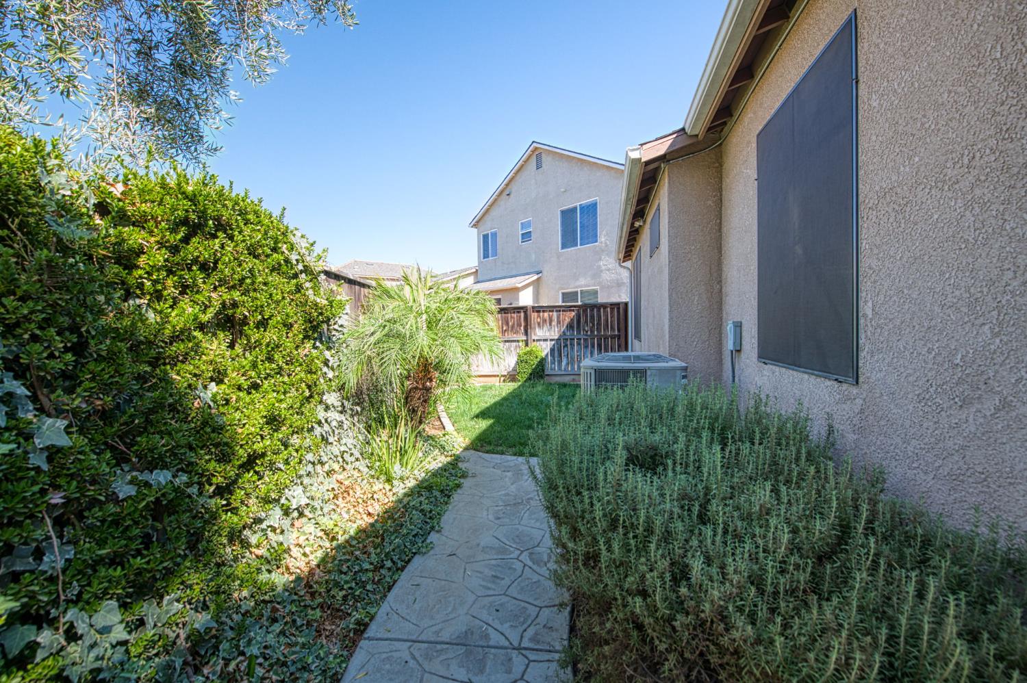 3623 W Black Walnut Ln, Fresno, CA 93711