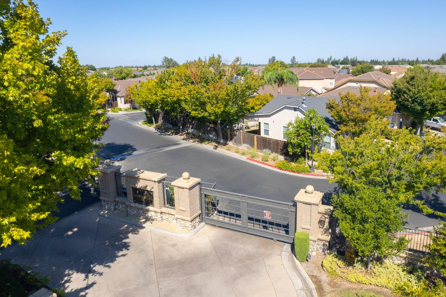 3623 W Black Walnut Ln, Fresno, CA 93711