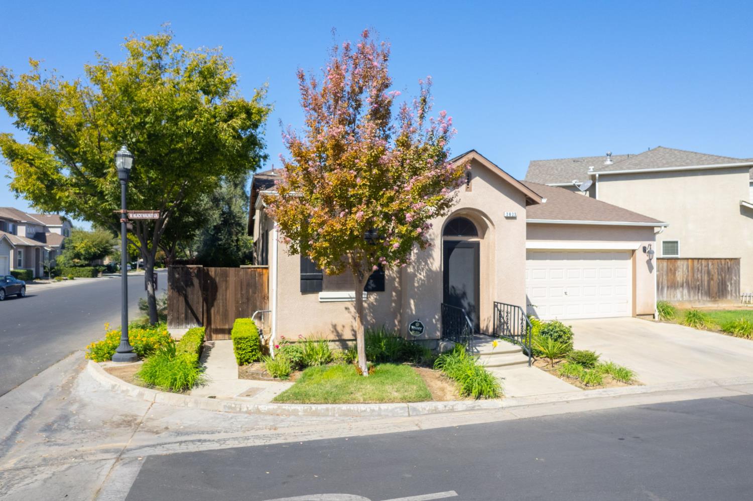 3623 W Black Walnut Ln, Fresno, CA 93711