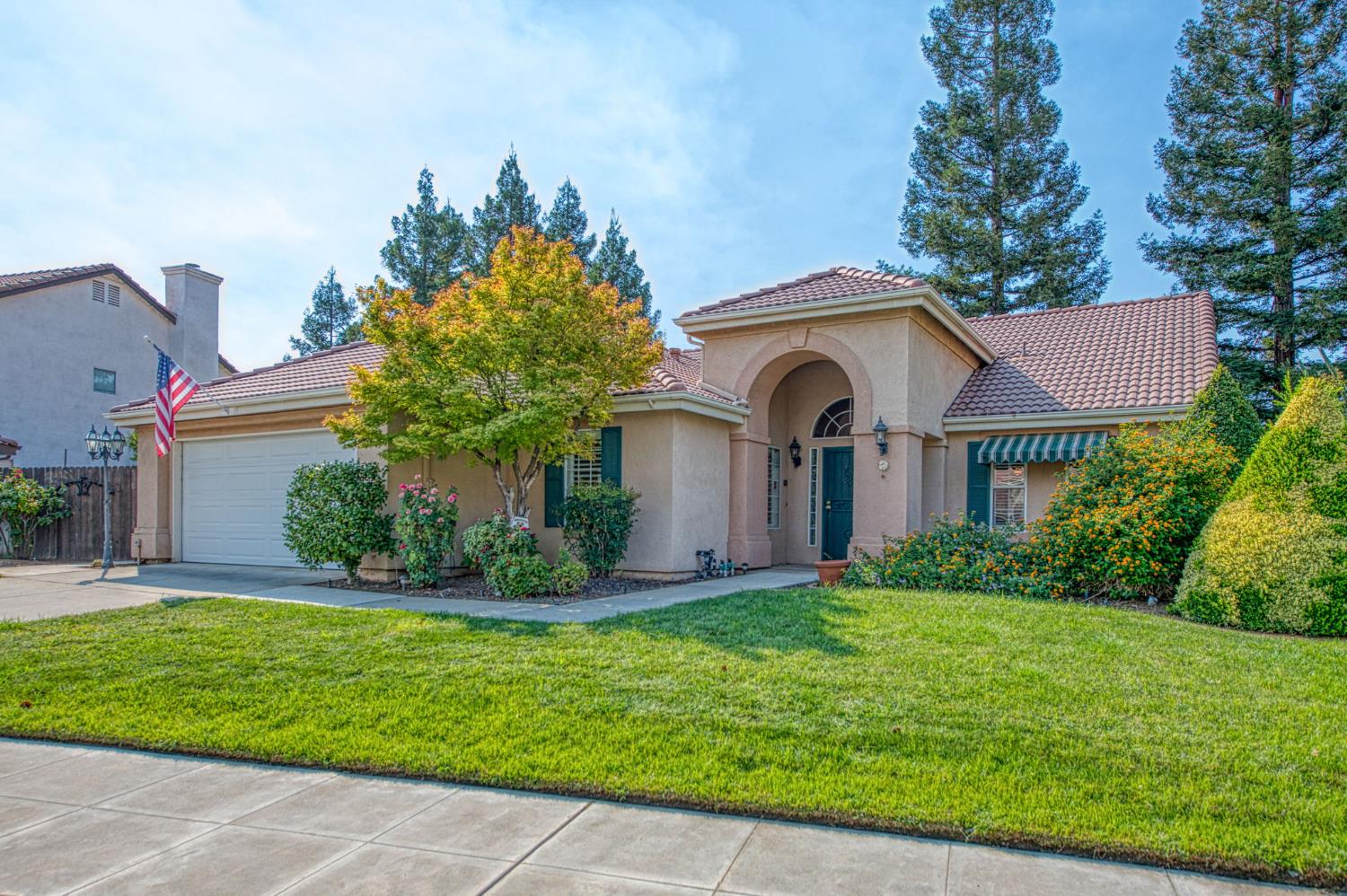 1811 E Oak Haven Dr, Fresno, CA 93730
