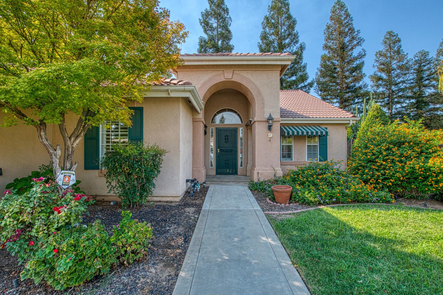 1811 E Oak Haven Dr, Fresno, CA 93730