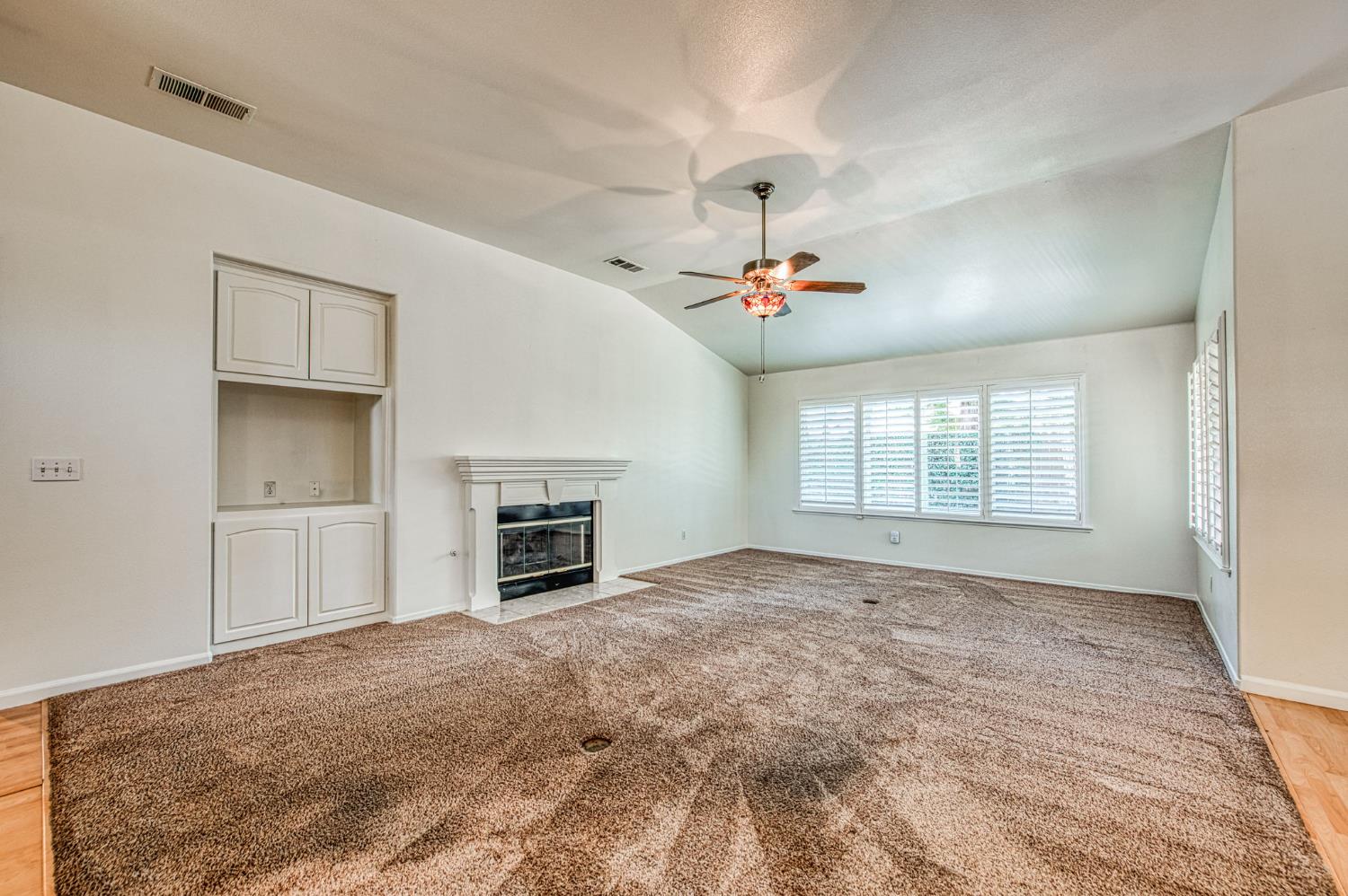 1811 E Oak Haven Dr, Fresno, CA 93730