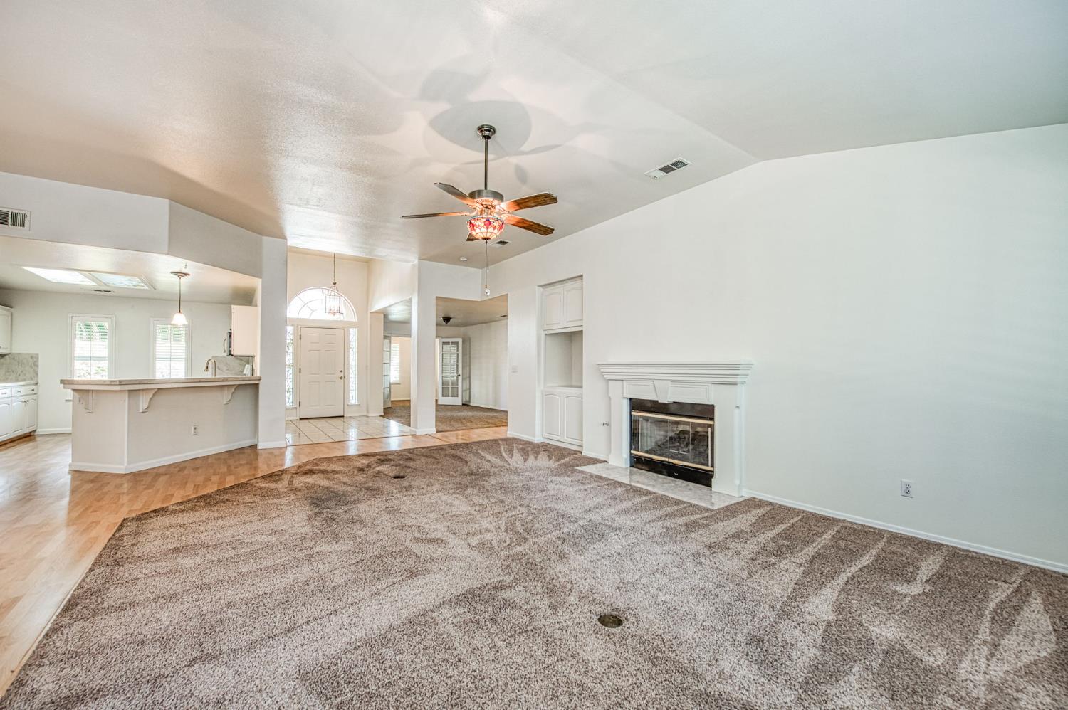 1811 E Oak Haven Dr, Fresno, CA 93730