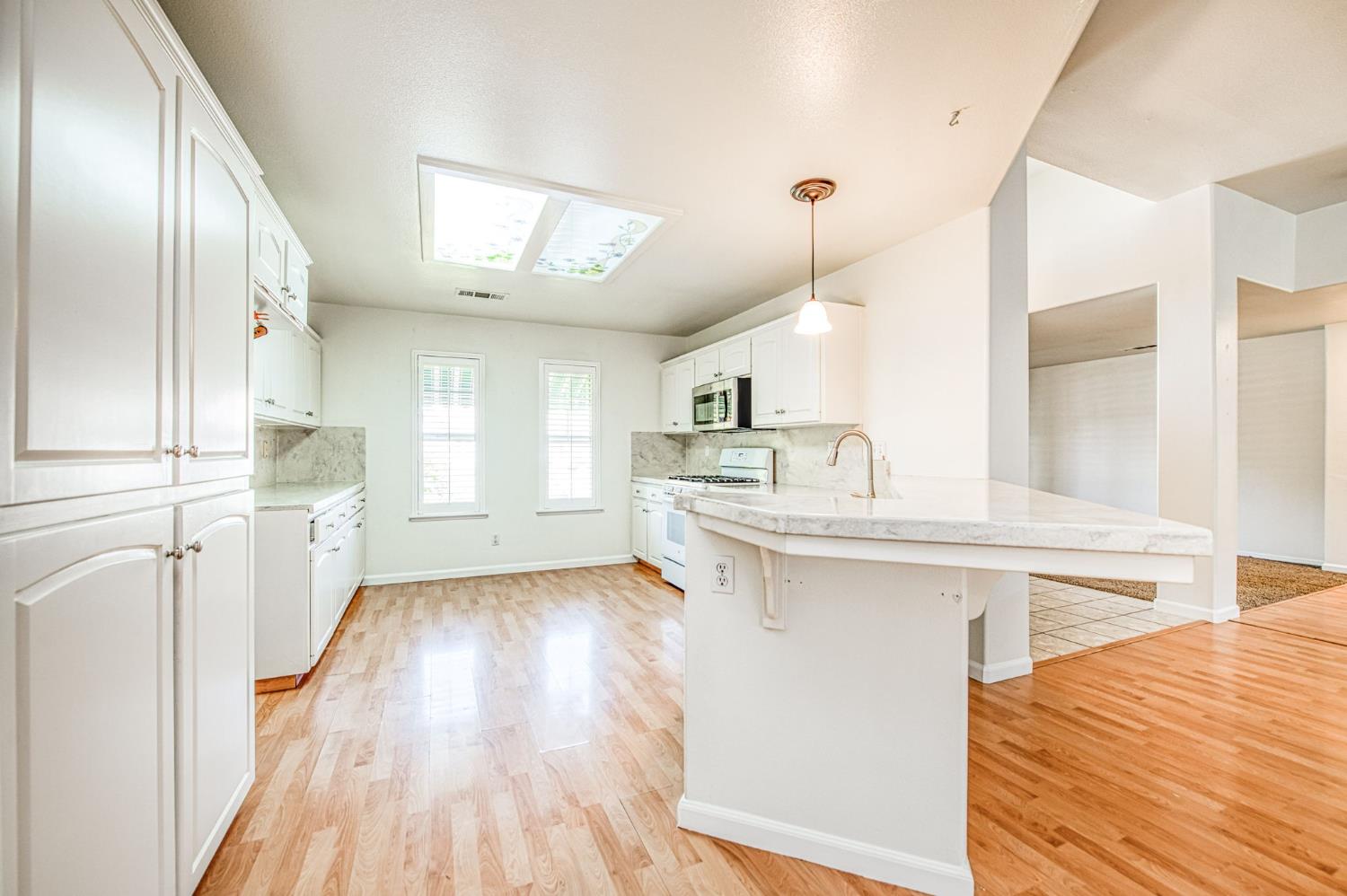 1811 E Oak Haven Dr, Fresno, CA 93730