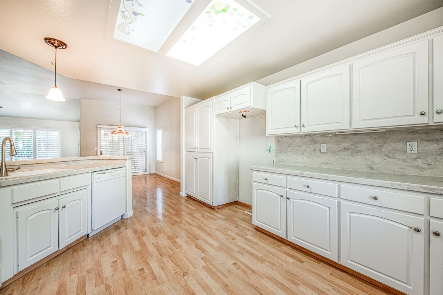 1811 E Oak Haven Dr, Fresno, CA 93730