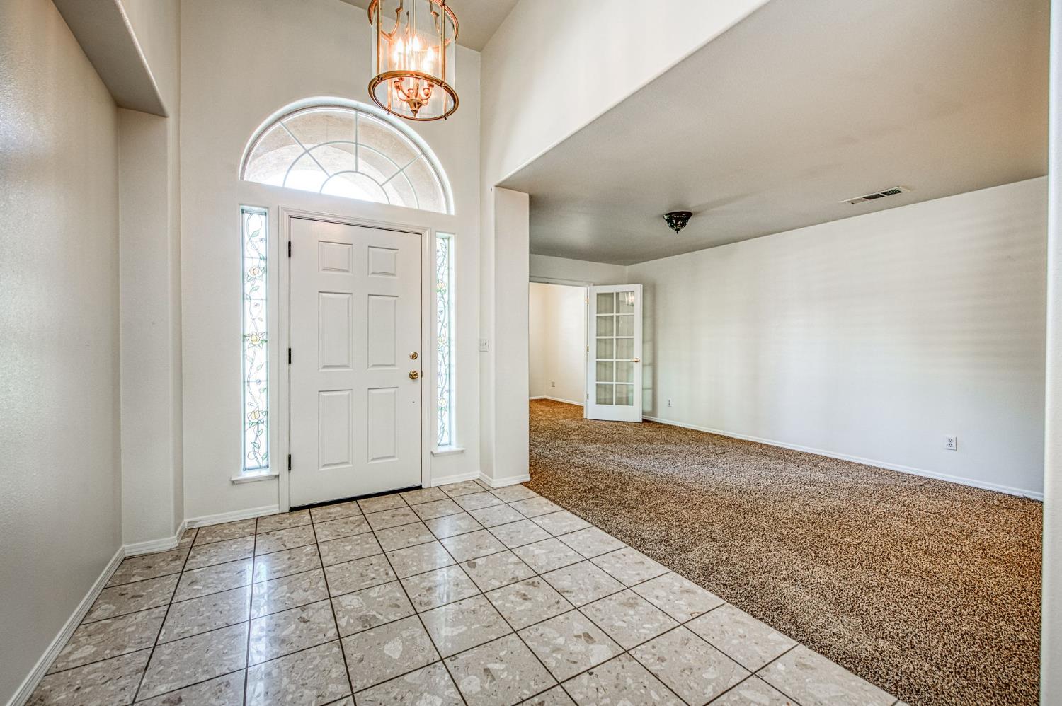 1811 E Oak Haven Dr, Fresno, CA 93730