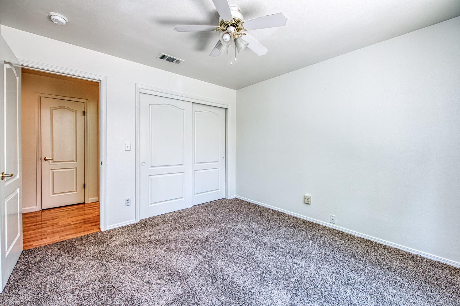 1811 E Oak Haven Dr, Fresno, CA 93730