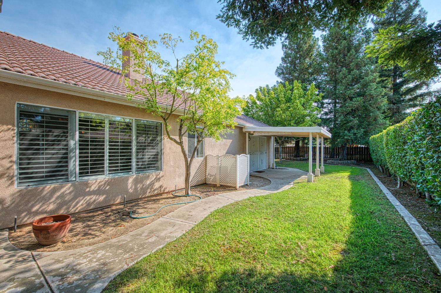 1811 E Oak Haven Dr, Fresno, CA 93730