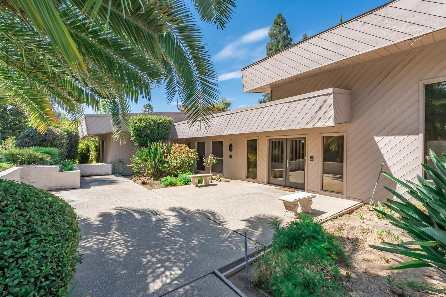 5287 N Sequoia Dr, Fresno, CA 93711