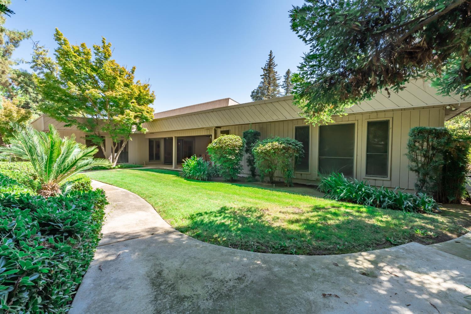5287 N Sequoia Dr, Fresno, CA 93711
