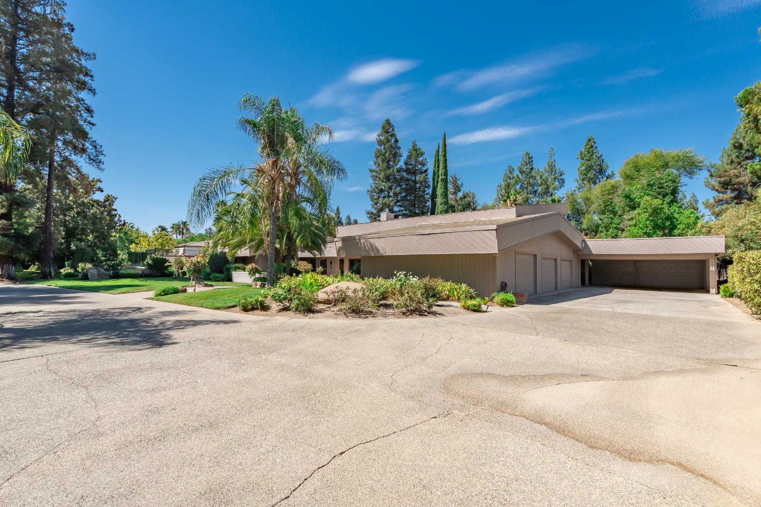 5287 N Sequoia Dr, Fresno, CA 93711