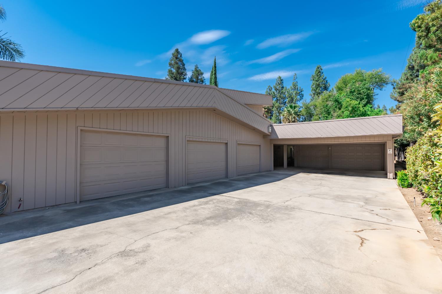 5287 N Sequoia Dr, Fresno, CA 93711