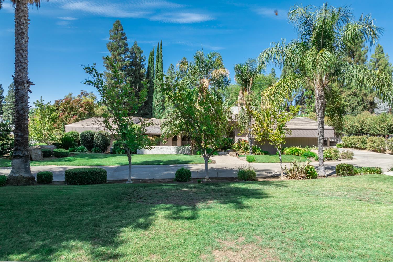 5287 N Sequoia Dr, Fresno, CA 93711