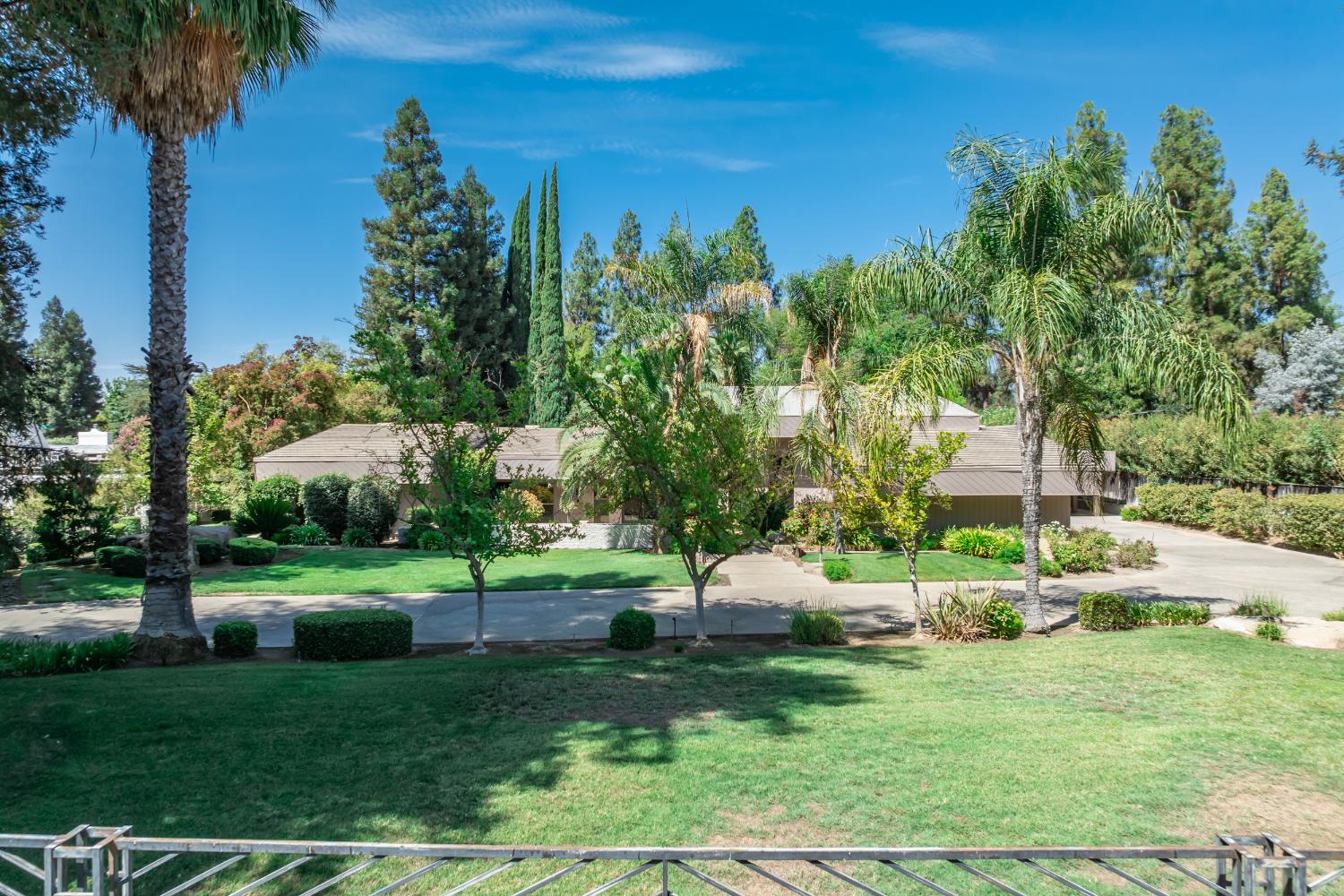 5287 N Sequoia Dr, Fresno, CA 93711