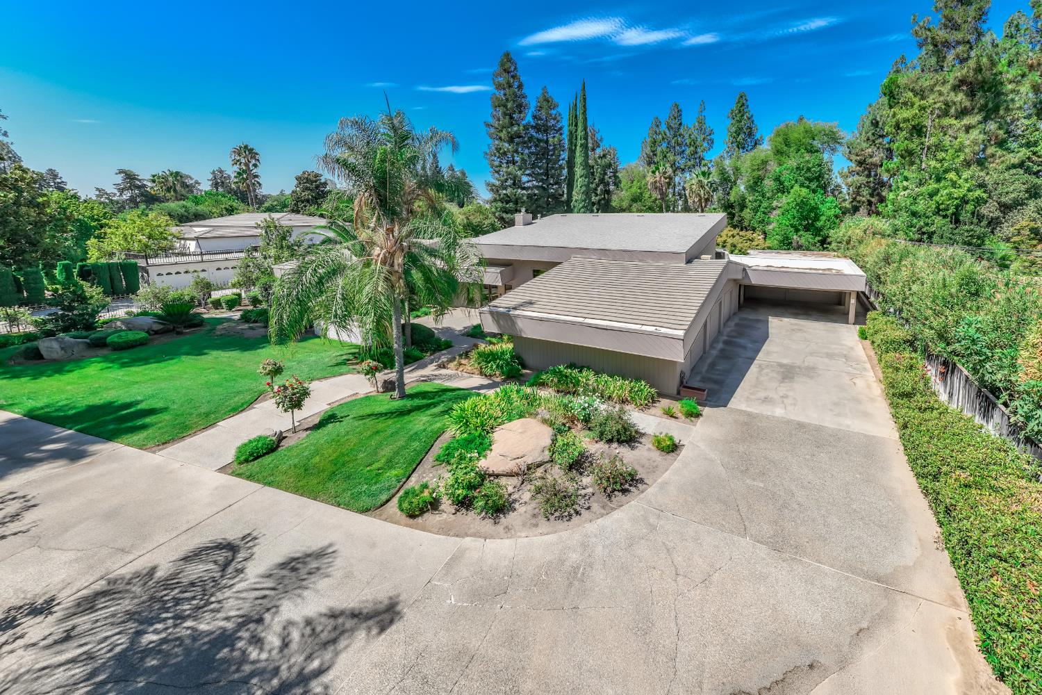 5287 N Sequoia Dr, Fresno, CA 93711