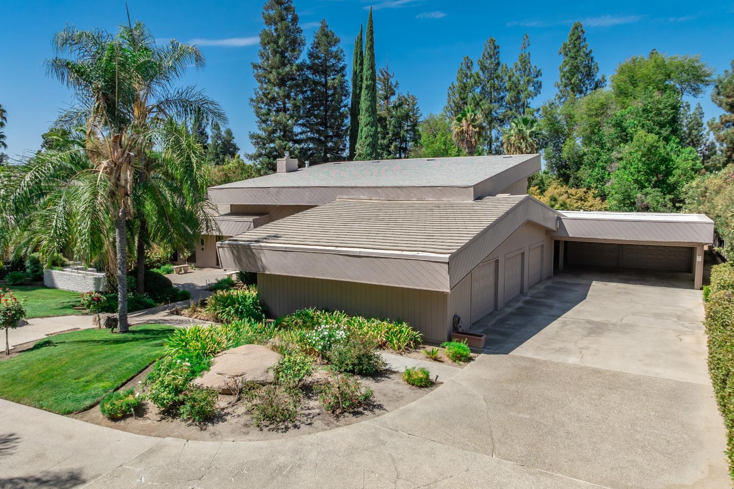 5287 N Sequoia Dr, Fresno, CA 93711