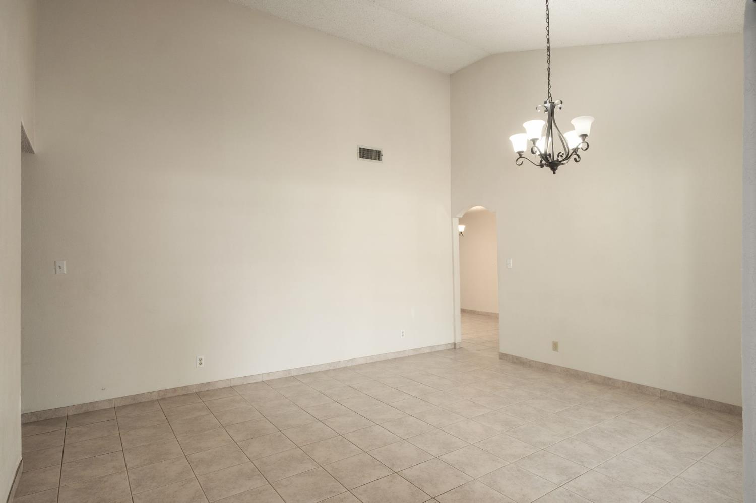 5238 E Townsend Ave, Fresno, CA 93727