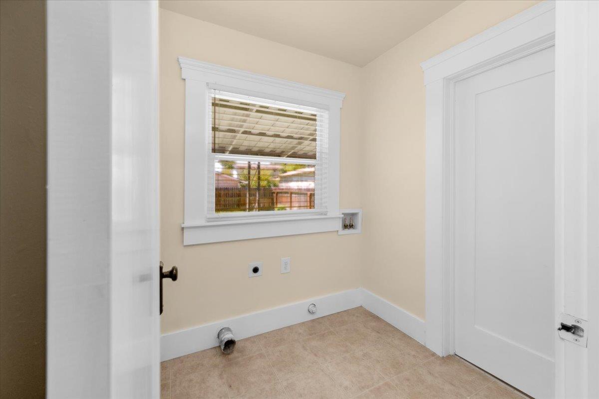 1235 N Thorne, Fresno, CA 93728