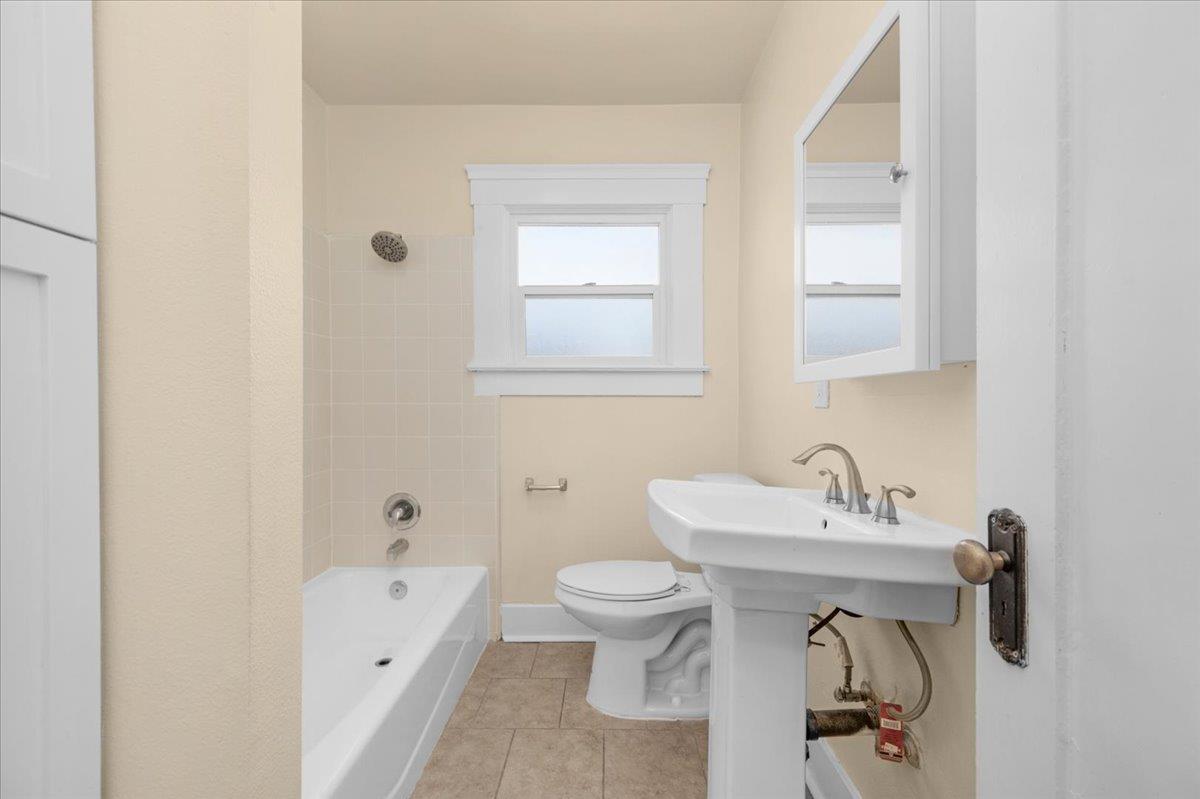 1235 N Thorne, Fresno, CA 93728