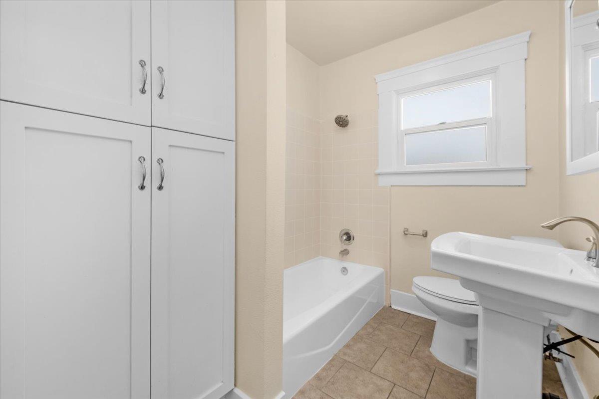 1235 N Thorne, Fresno, CA 93728