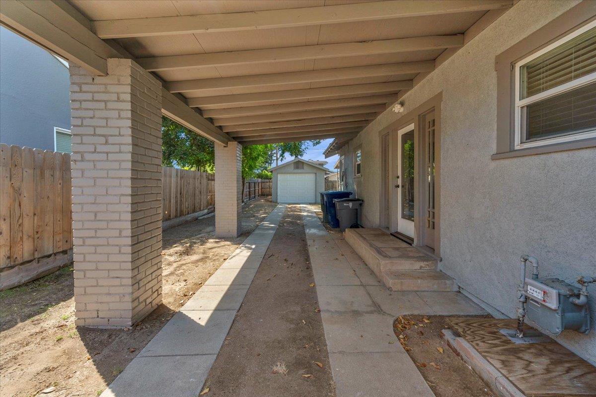 1235 N Thorne, Fresno, CA 93728