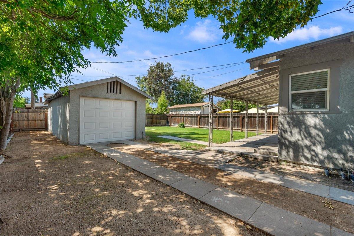 1235 N Thorne, Fresno, CA 93728