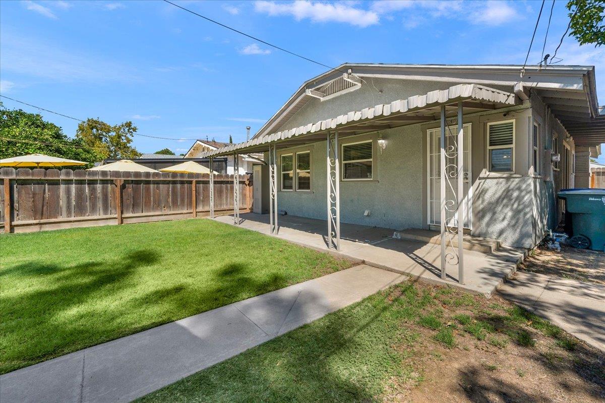 1235 N Thorne, Fresno, CA 93728