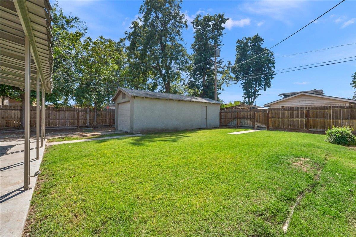 1235 N Thorne, Fresno, CA 93728