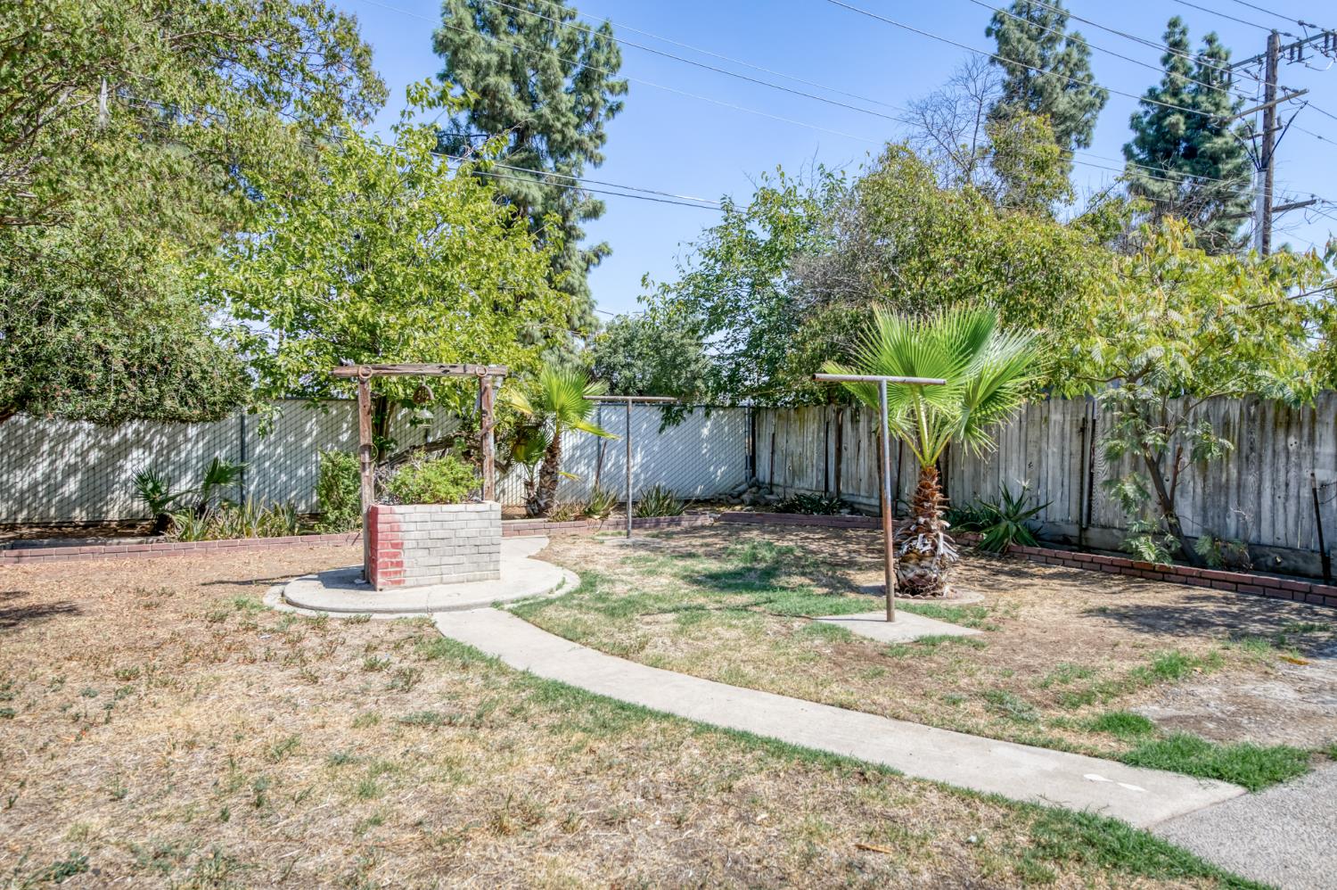 4156 N Warren Ave, Fresno, CA 93705