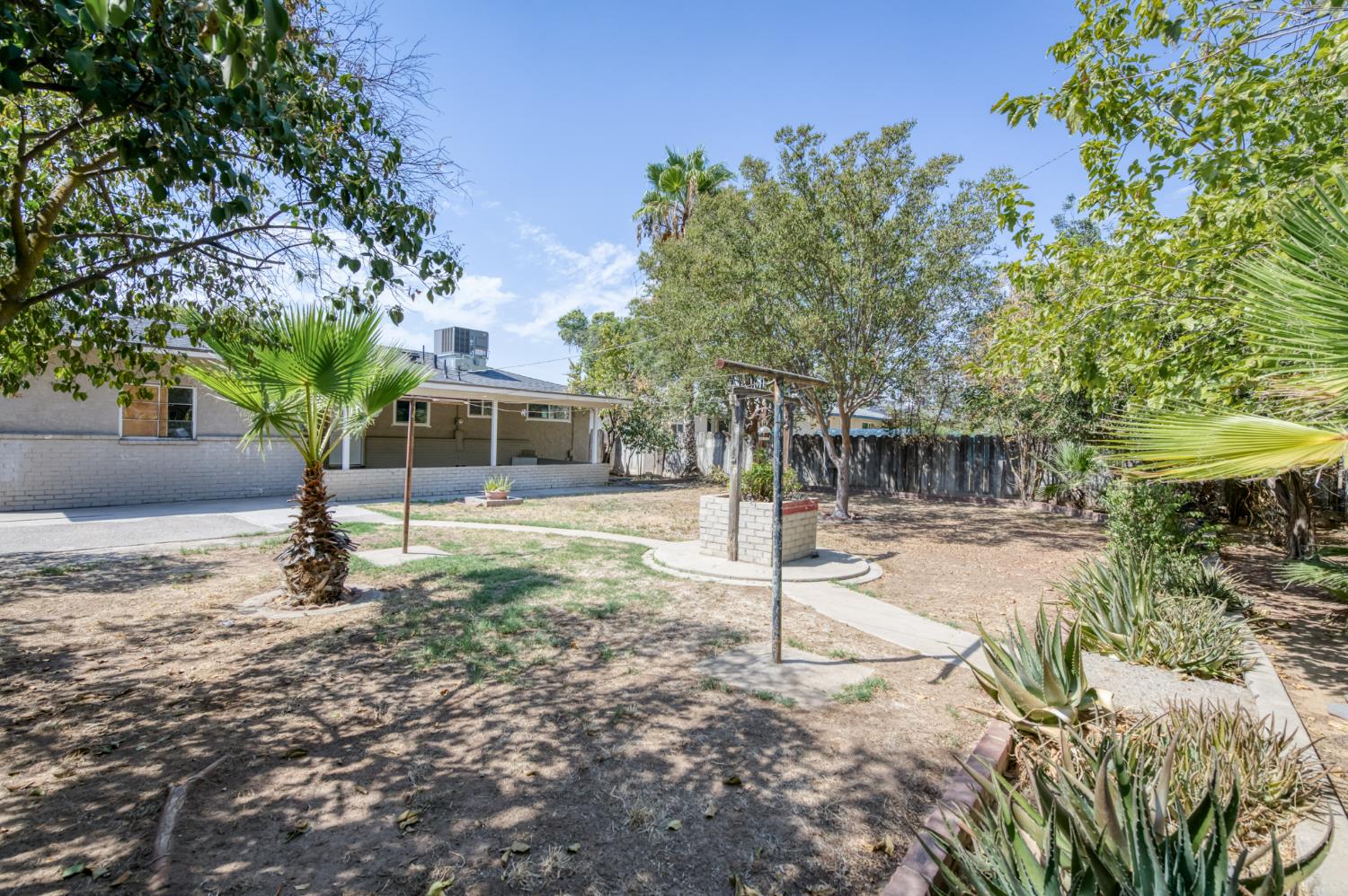 4156 N Warren Ave, Fresno, CA 93705