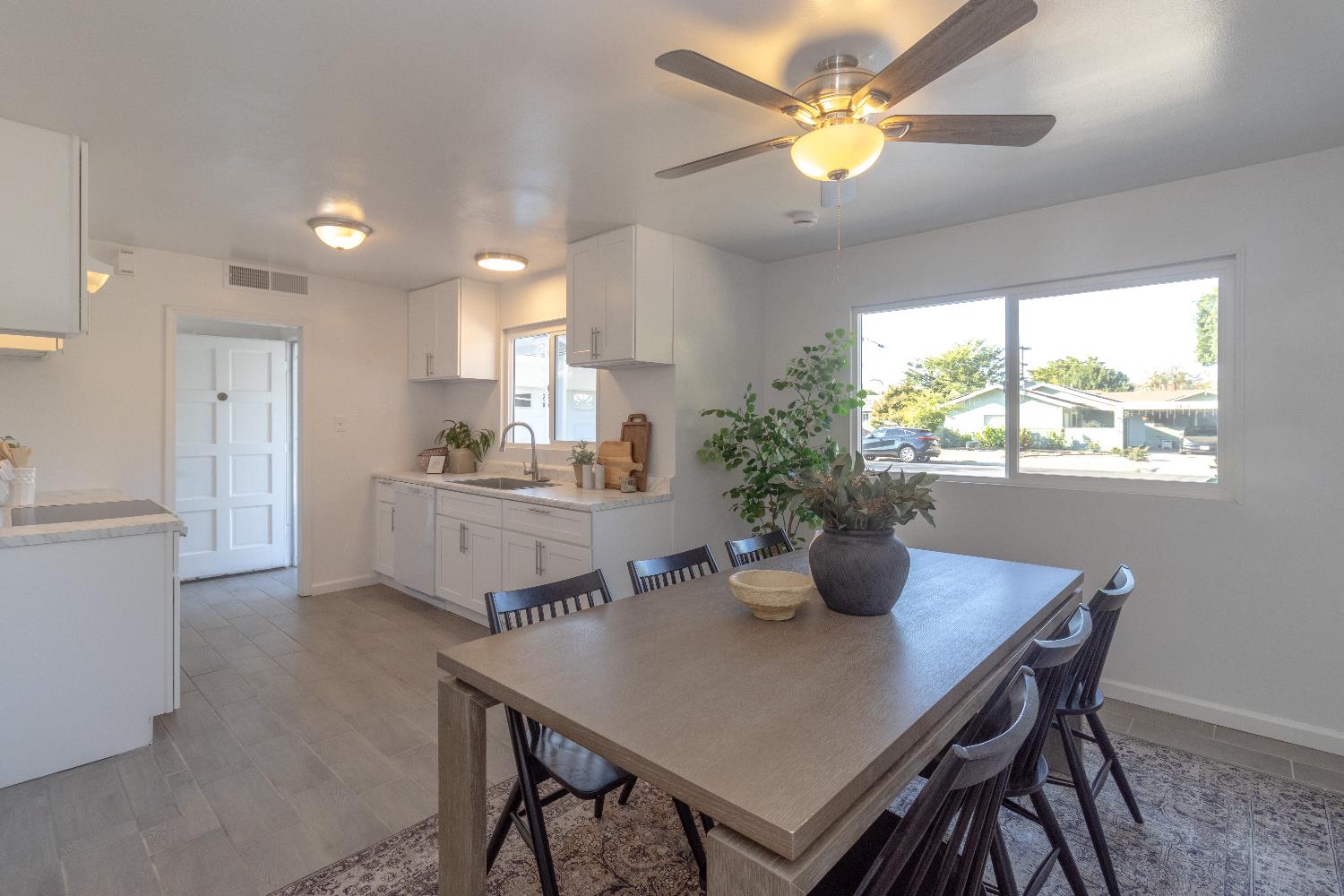 3625 E Bellaire Way, Fresno, CA 93726