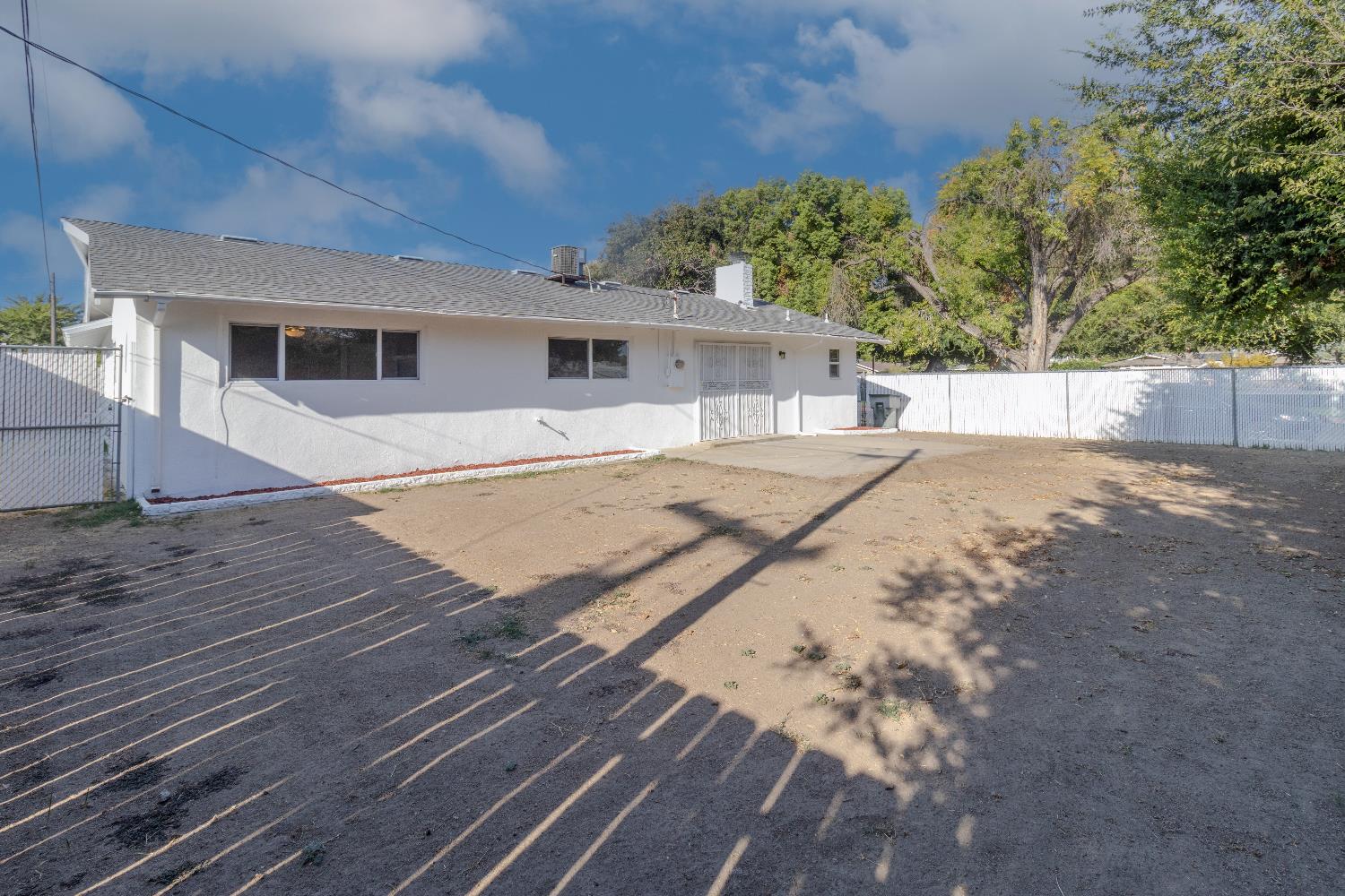 3625 E Bellaire Way, Fresno, CA 93726