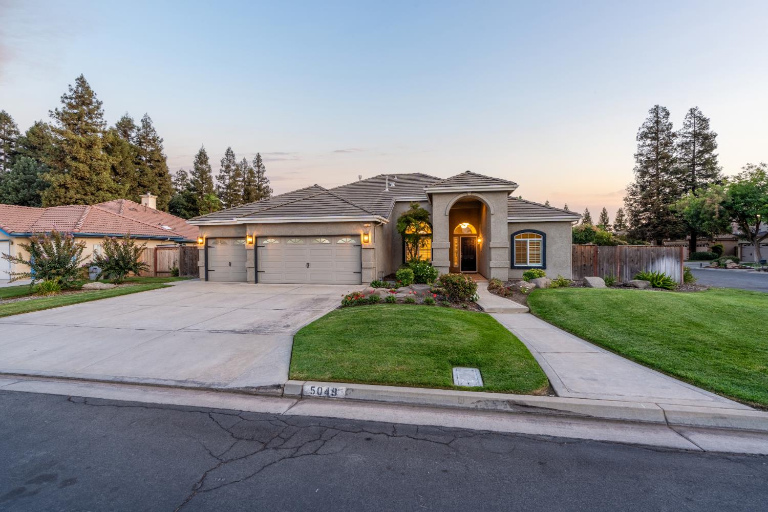 5049 W Locust Ave, Fresno, CA 93722