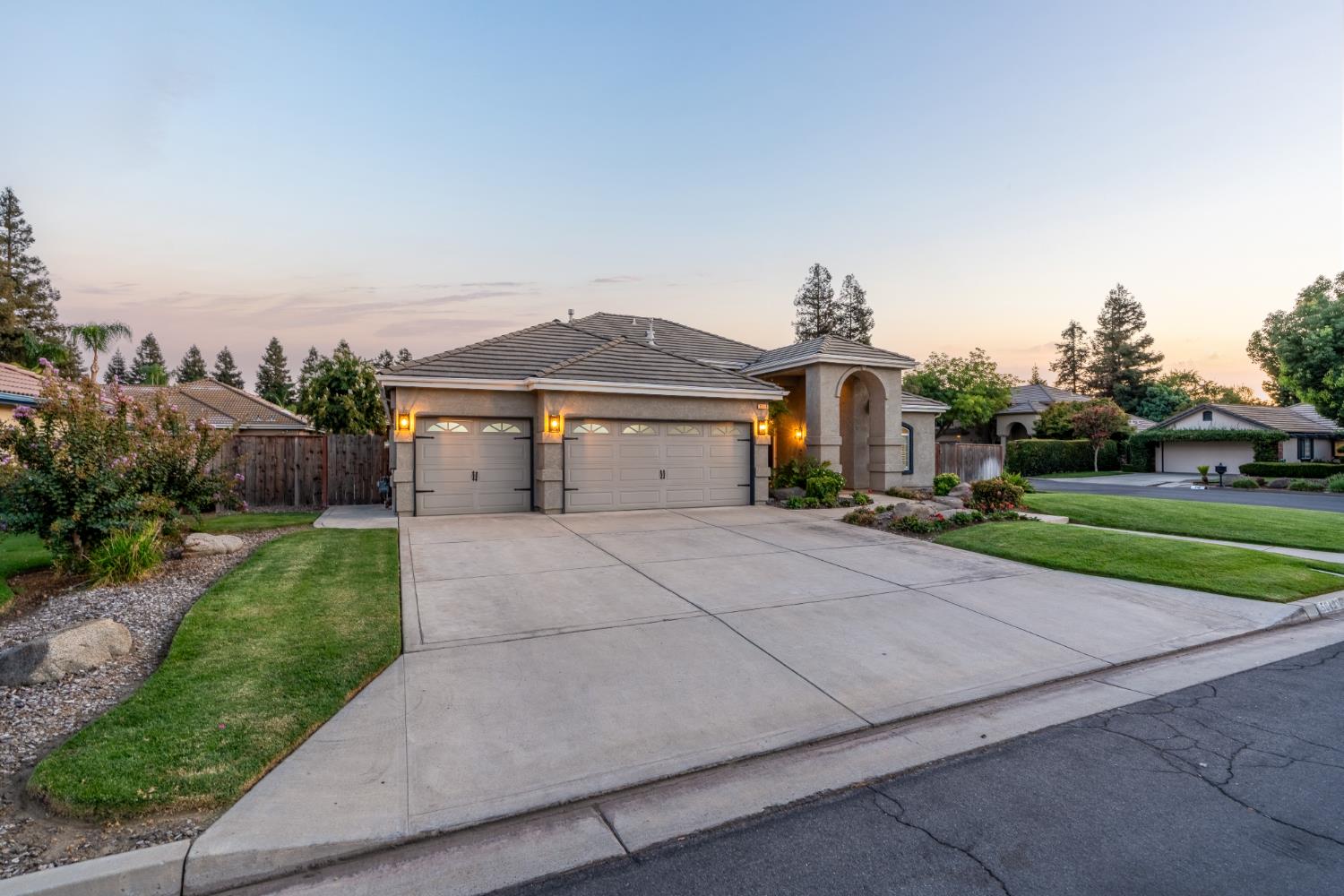5049 W Locust Ave, Fresno, CA 93722