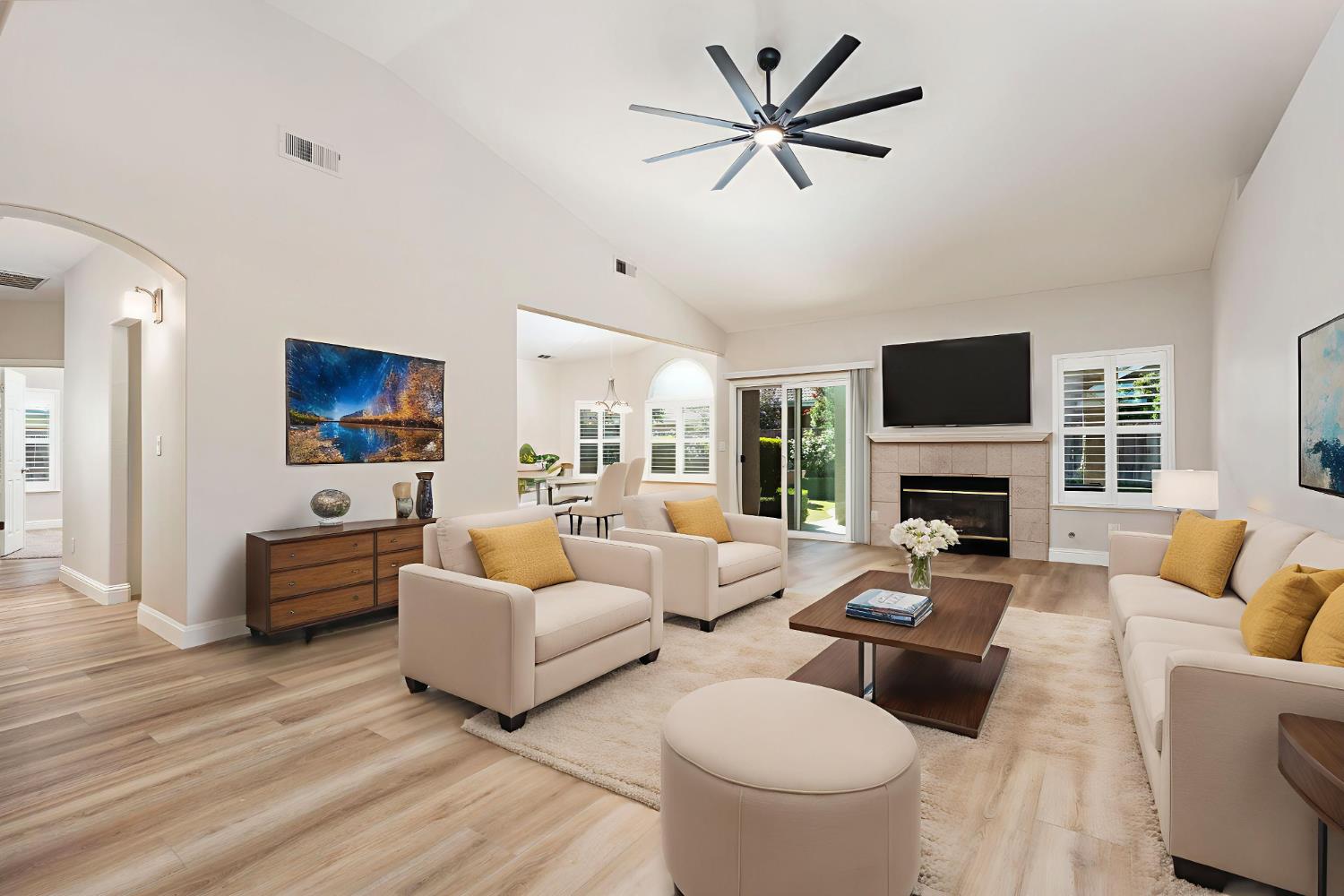 5049 W Locust Ave, Fresno, CA 93722