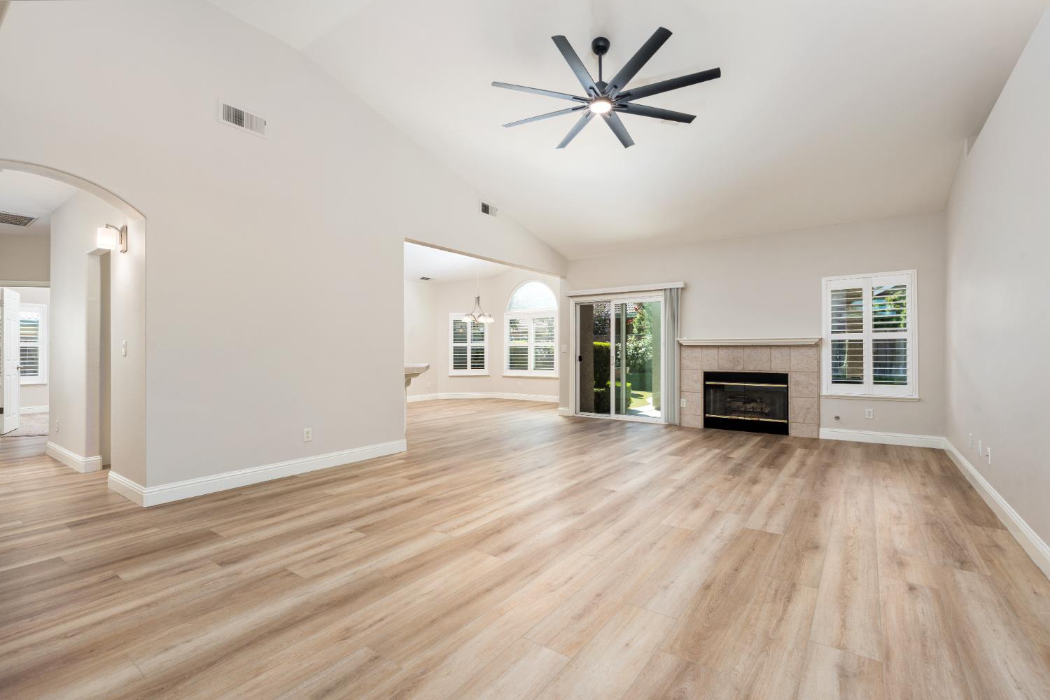 5049 W Locust Ave, Fresno, CA 93722