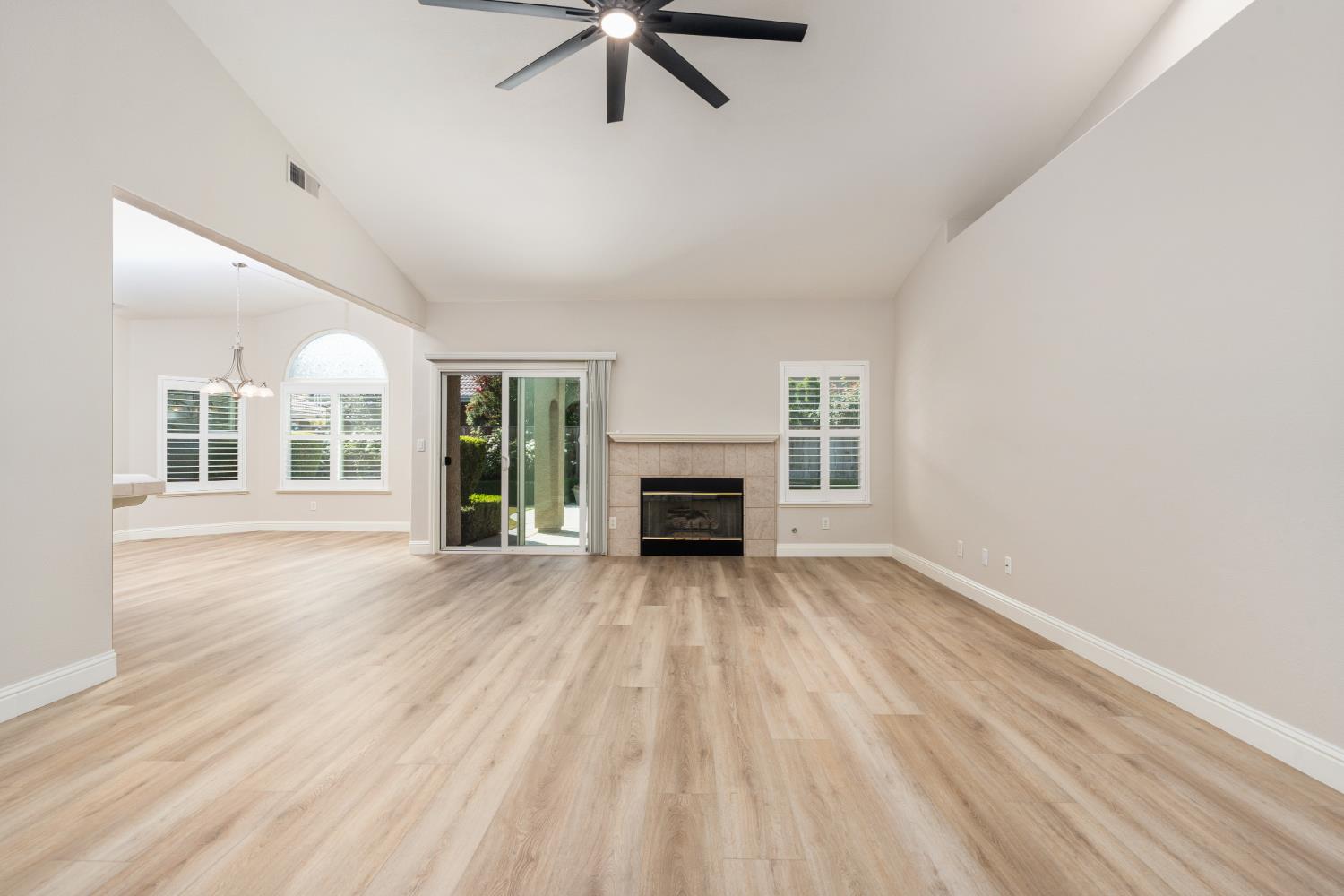 5049 W Locust Ave, Fresno, CA 93722