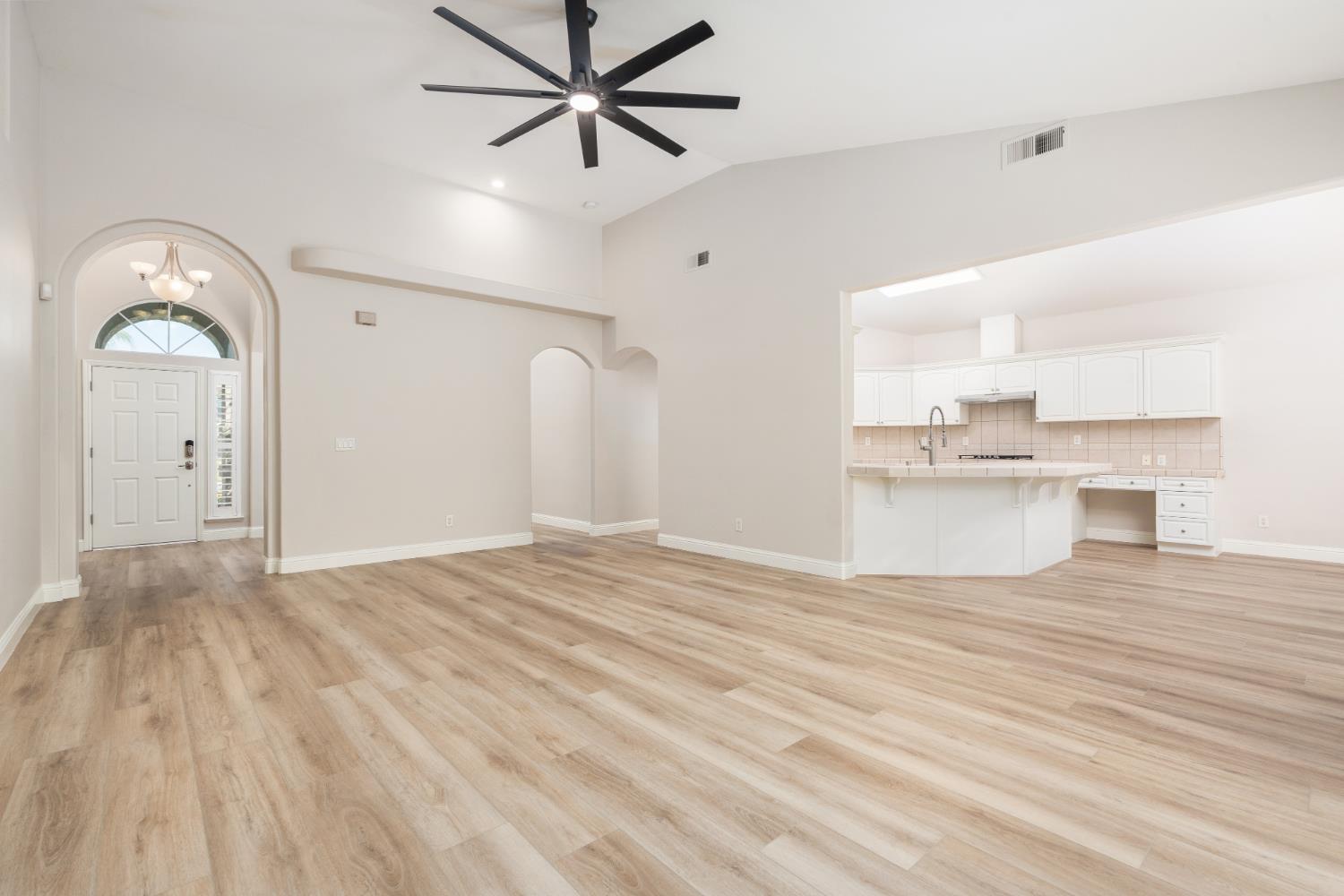 5049 W Locust Ave, Fresno, CA 93722