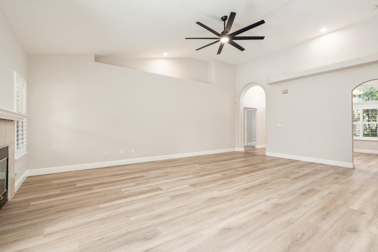 5049 W Locust Ave, Fresno, CA 93722