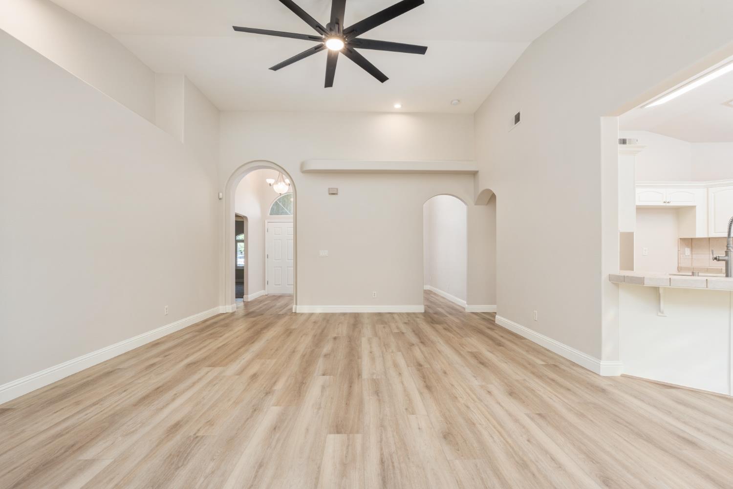 5049 W Locust Ave, Fresno, CA 93722