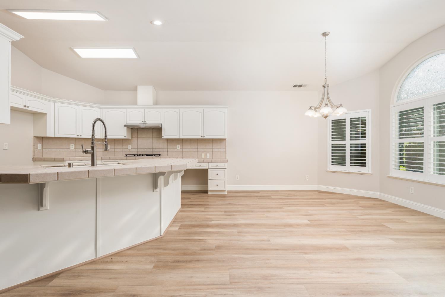 5049 W Locust Ave, Fresno, CA 93722